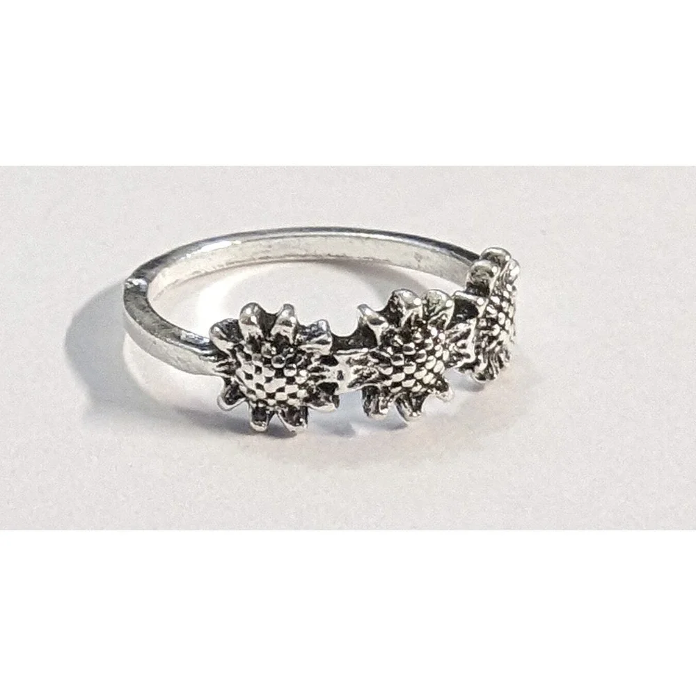 SilverTone Ring Sz 4.5 Sun Flowers Sunflowers Hippy Boho Nature Art Deco Floral